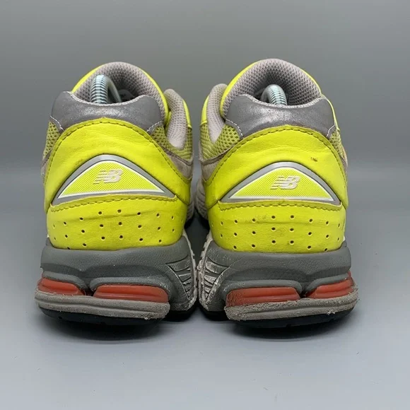 New Balance 2002R Sulpher Yellow Running Shoes M2002RLC Men’s Sz‎ 9